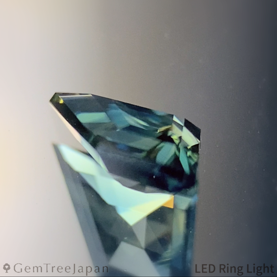 Un-Heat Parti-Color Sapphire 0.759ct / Madagascar