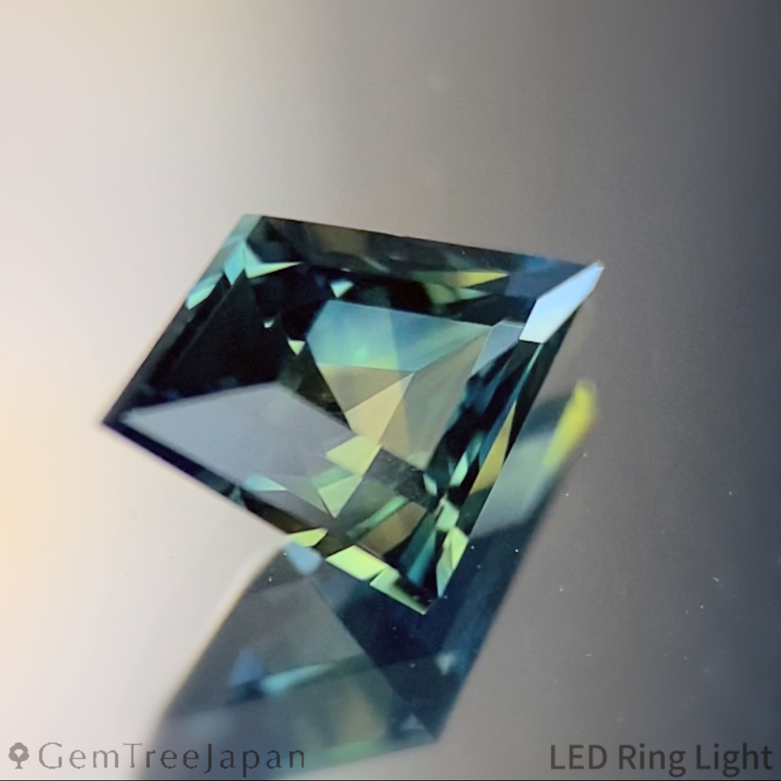Un-Heat Parti-Color Sapphire 0.759ct / Madagascar