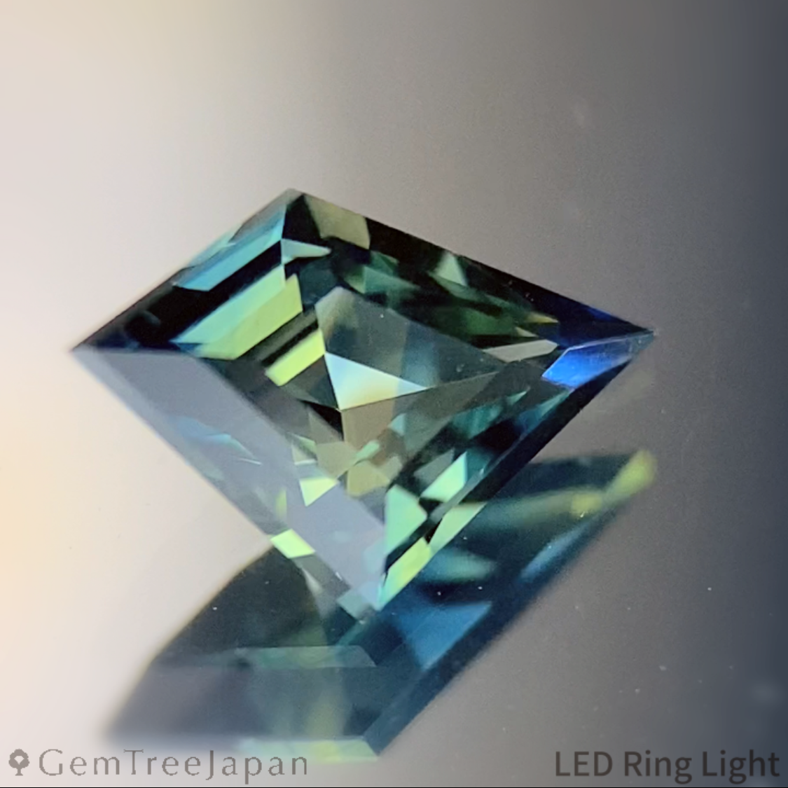 Un-Heat Parti-Color Sapphire 0.759ct / Madagascar