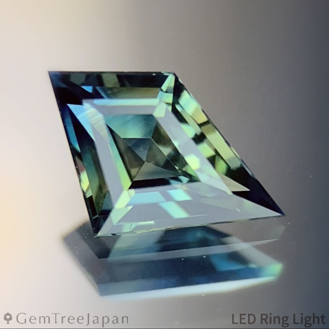 Un-Heat Parti-Color Sapphire 0.759ct / Madagascar