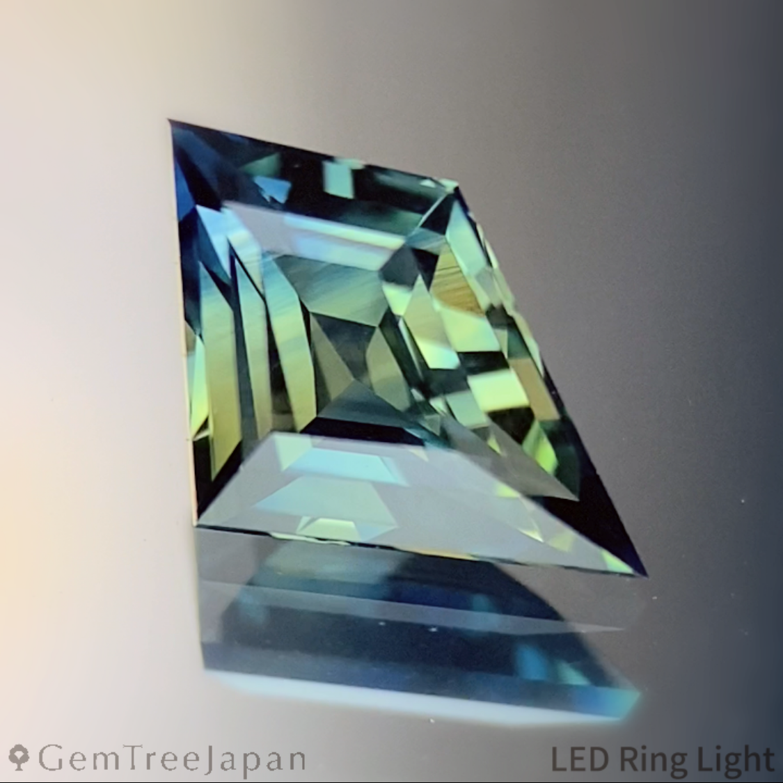 Un-Heat Parti-Color Sapphire 0.759ct / Madagascar