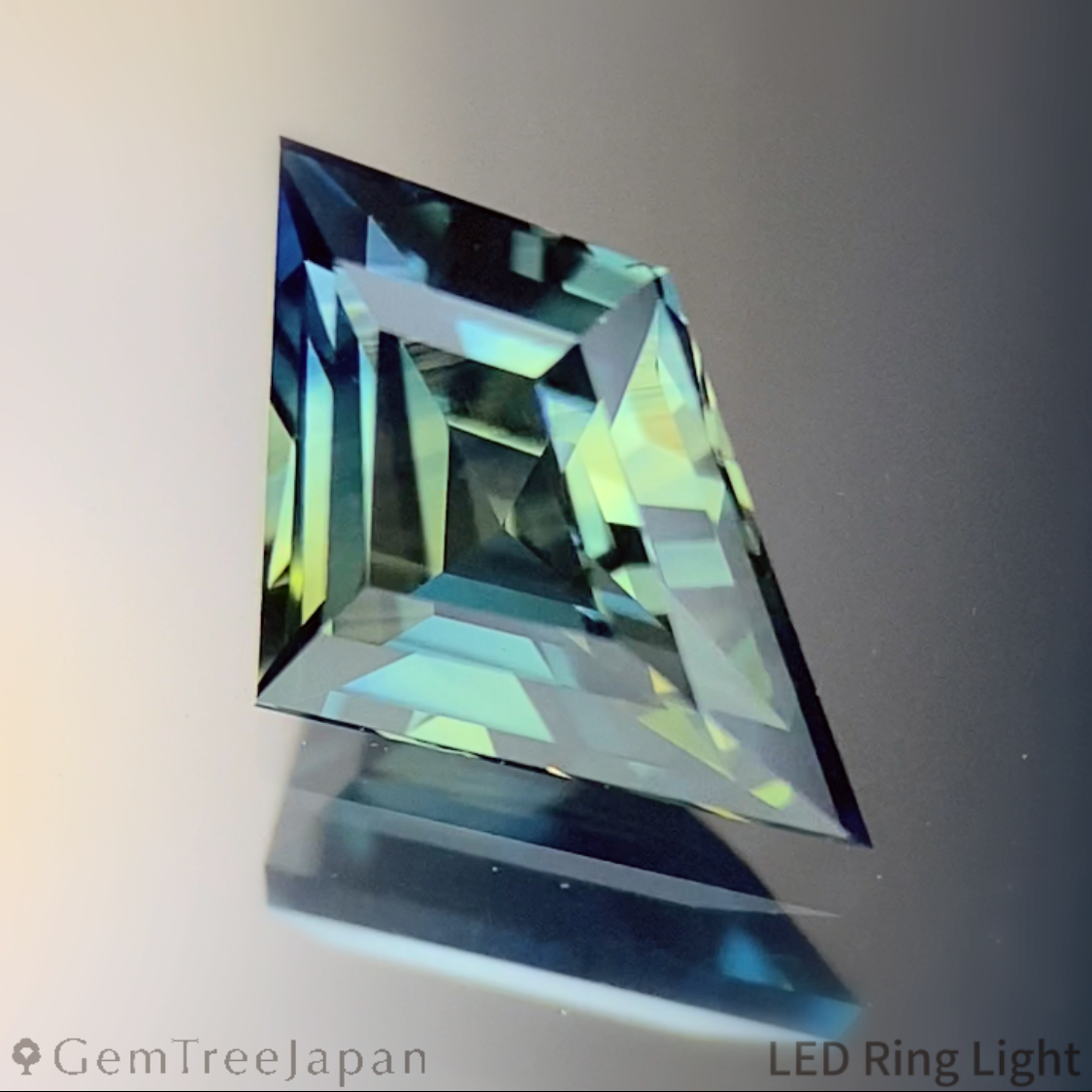 Un-Heat Parti-Color Sapphire 0.759ct / Madagascar