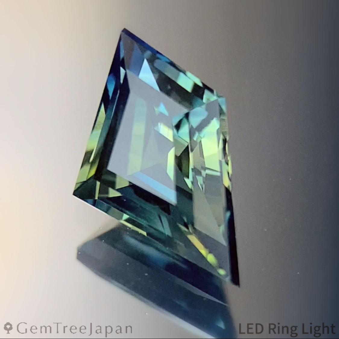 Un-Heat Parti-Color Sapphire 0.759ct / Madagascar