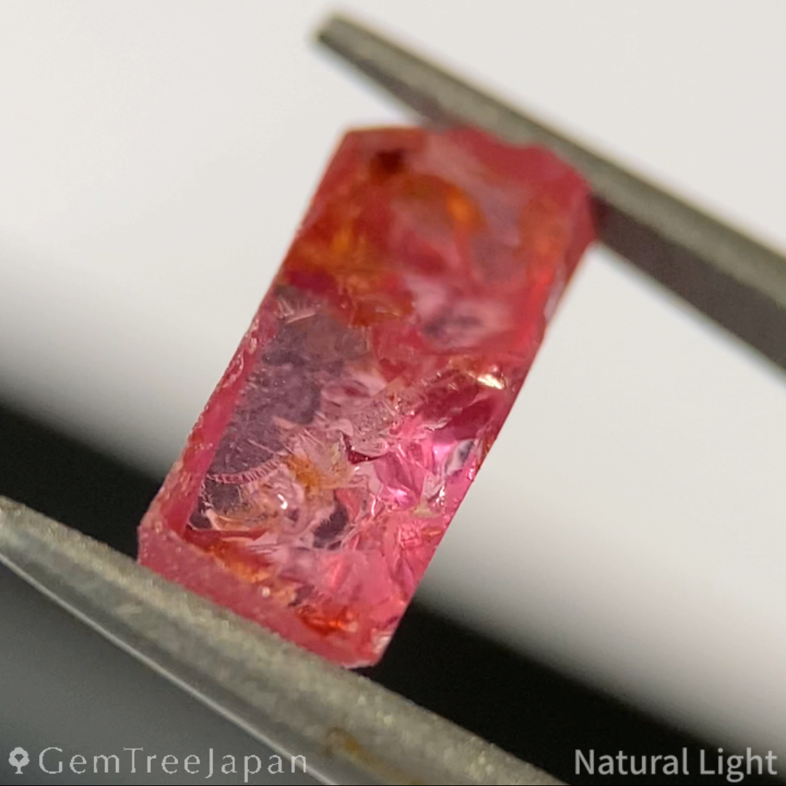 Padparadscha Sapphire 1.057ct / Madagascar