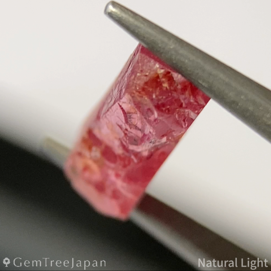 Padparadscha Sapphire 1.057ct / Madagascar