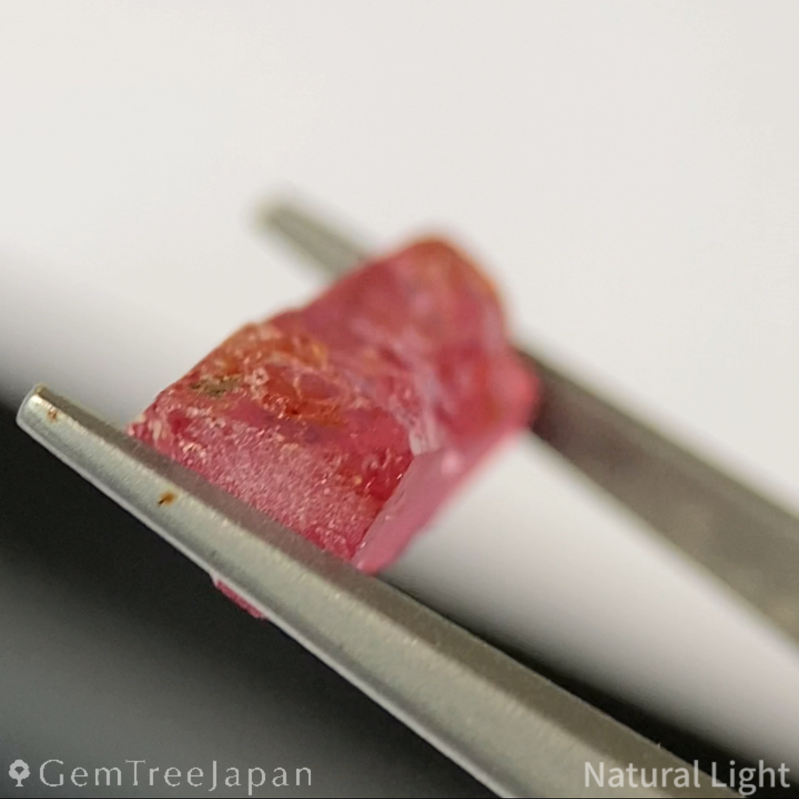 Padparadscha Sapphire 1.057ct / Madagascar