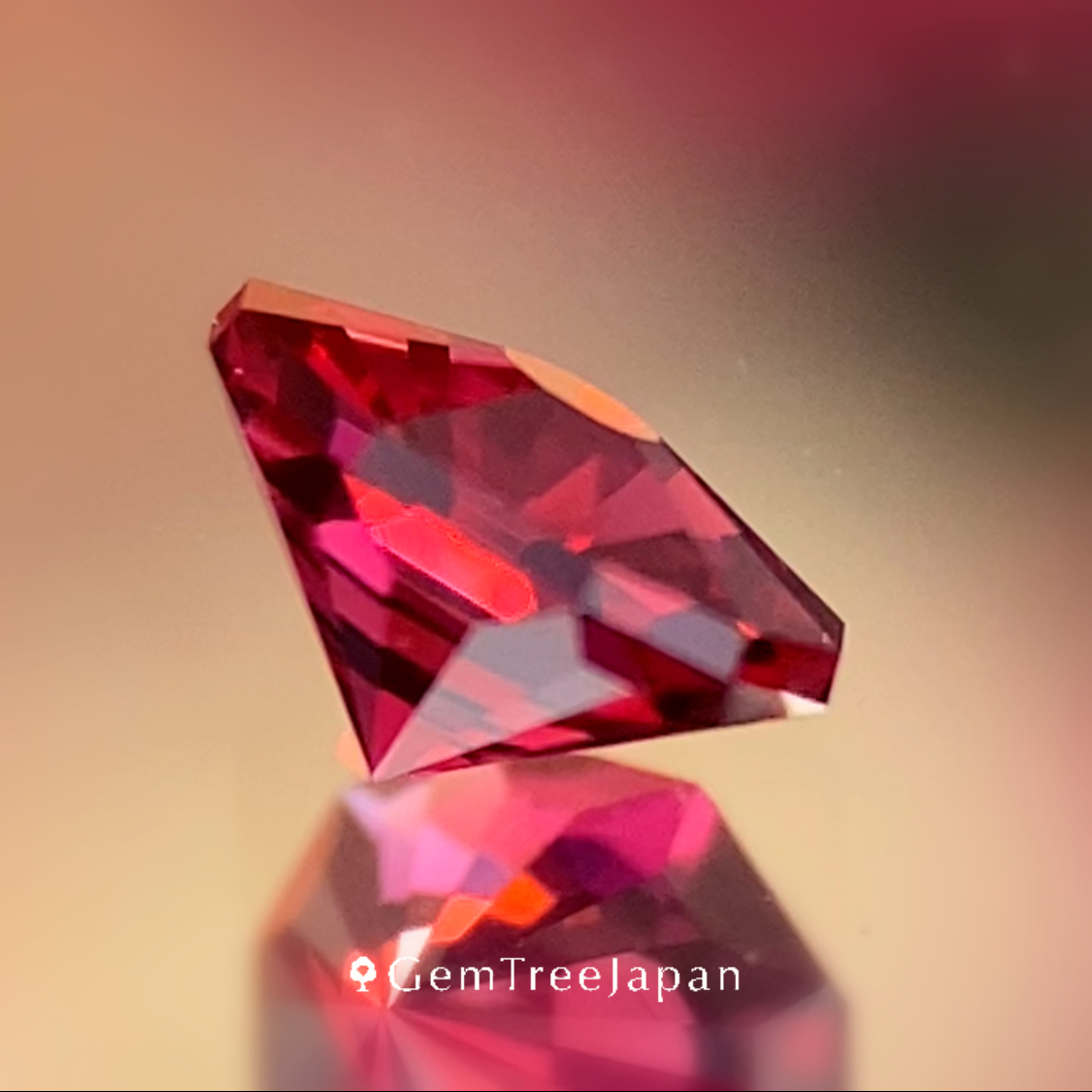 Red Spinel 0.304ct / Burma