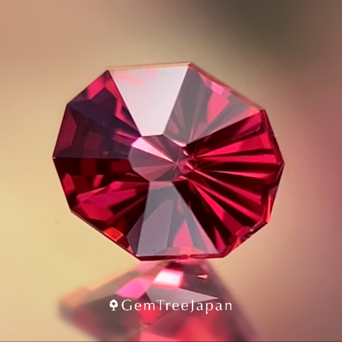 Red Spinel 0.304ct / Burma