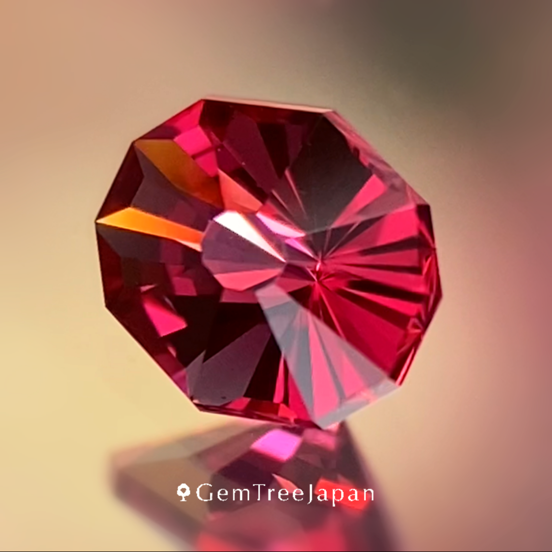 Red Spinel 0.304ct / Burma