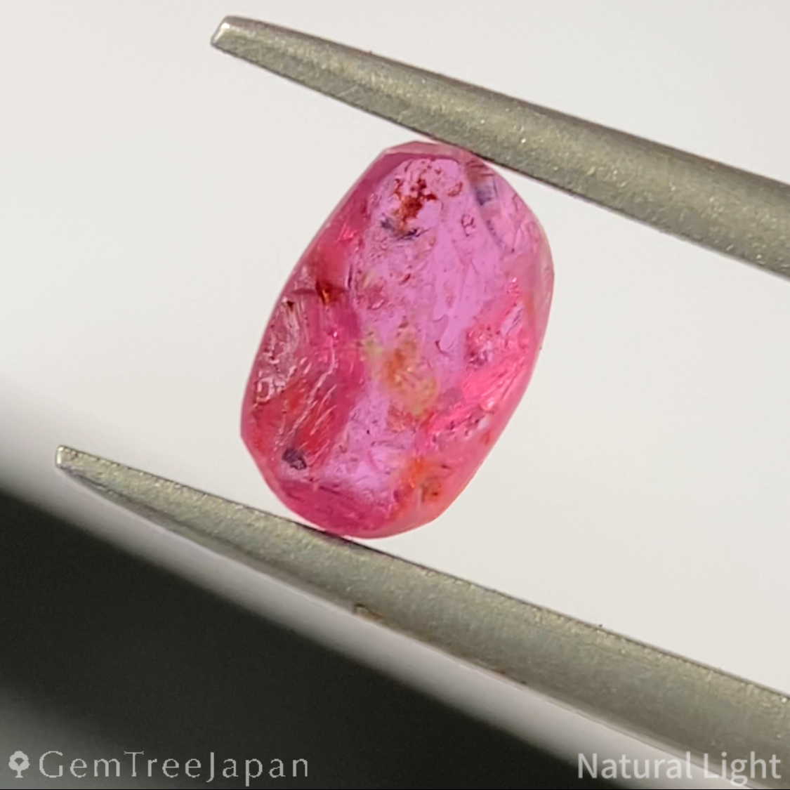 Purplish Pink Sapphire 0.742ct / Madagascar