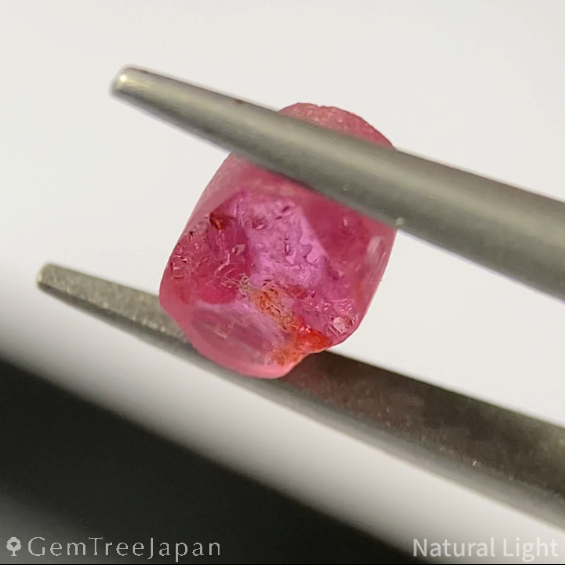 Purplish Pink Sapphire 0.742ct / Madagascar