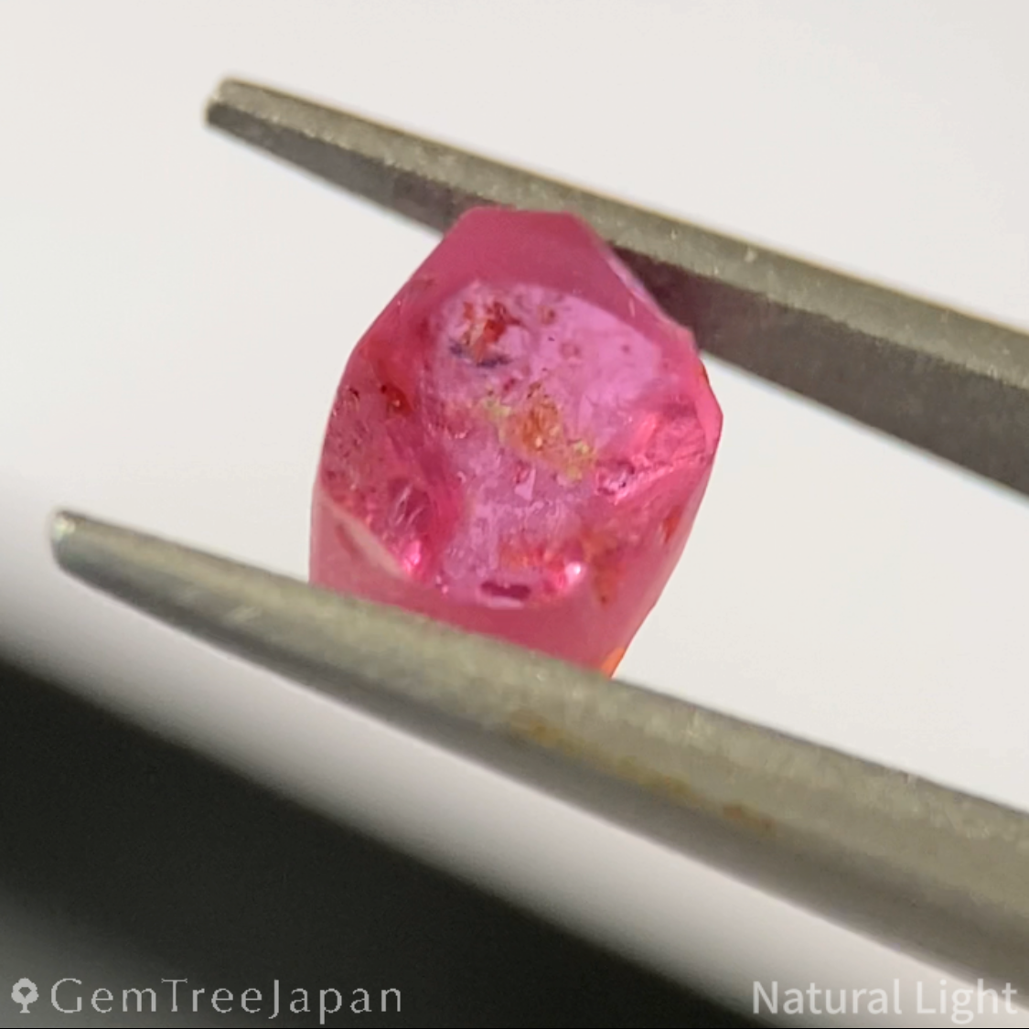 Purplish Pink Sapphire 0.742ct / Madagascar