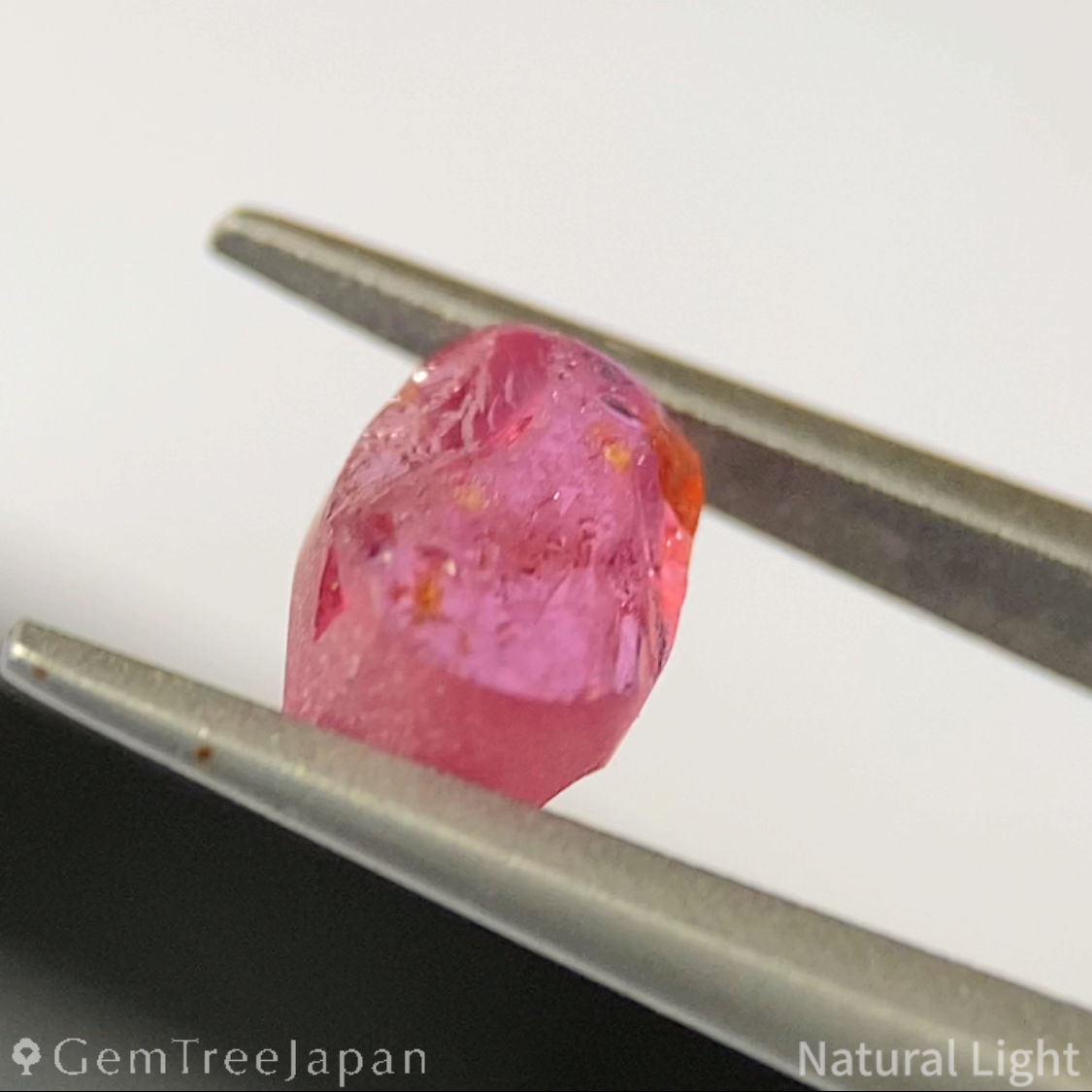 Purplish Pink Sapphire 0.742ct / Madagascar