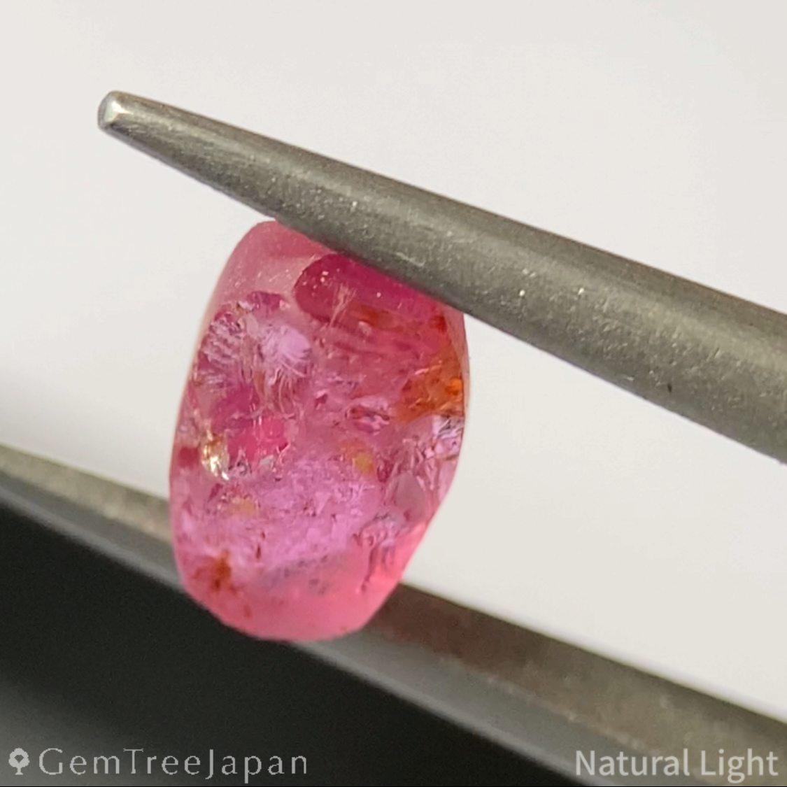 Purplish Pink Sapphire 0.742ct / Madagascar