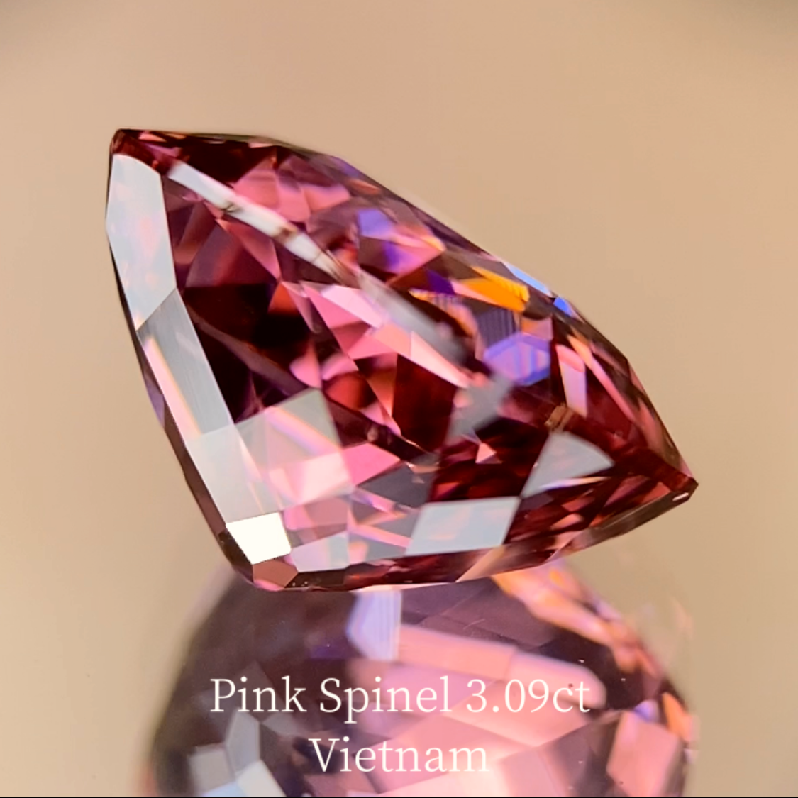 Pink Spinel 3.092ct / Vietnam