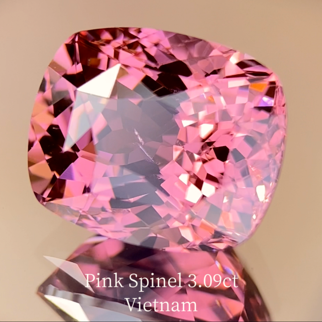 Pink Spinel 3.092ct / Vietnam