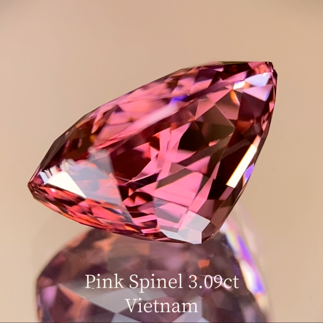 Pink Spinel 3.092ct / Vietnam