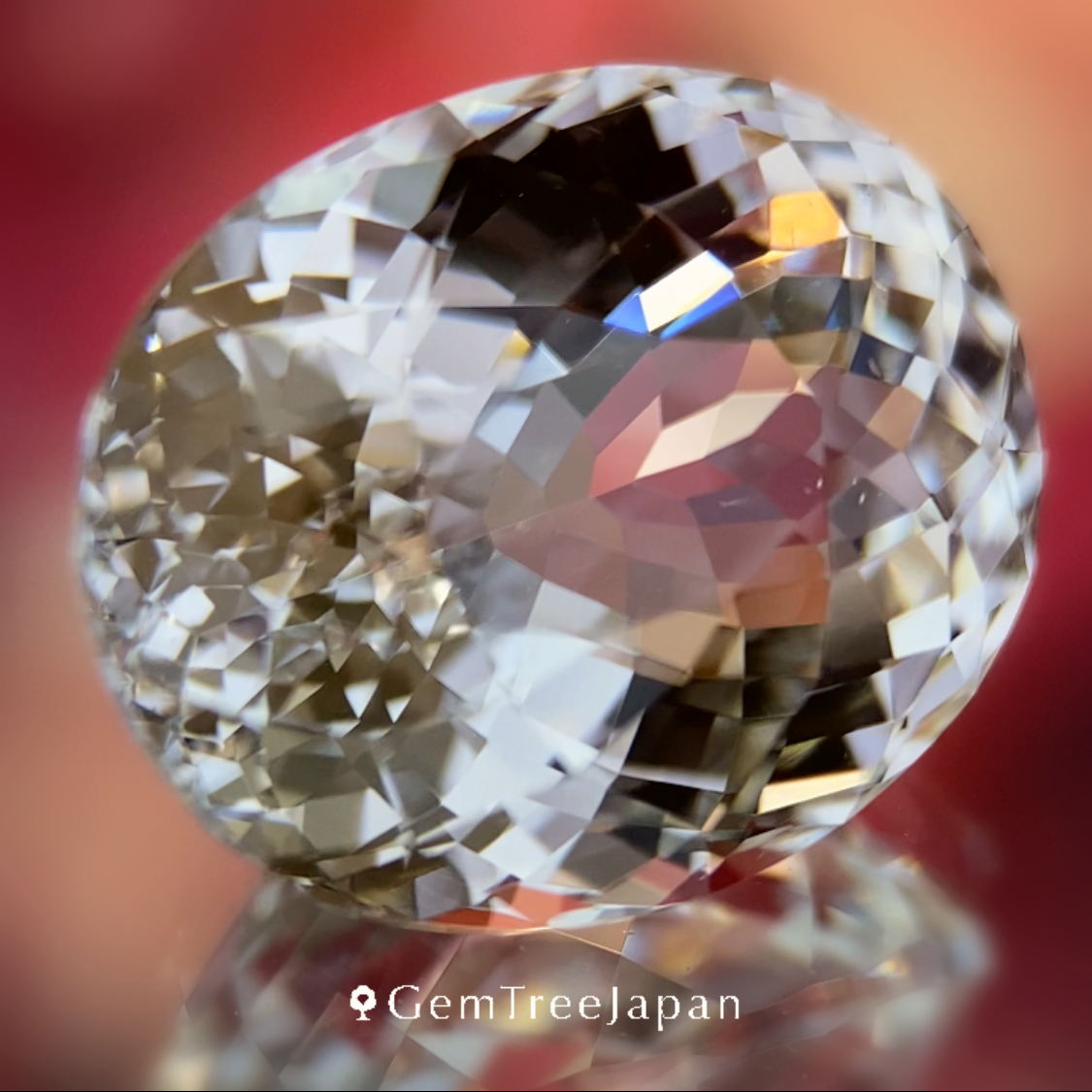 Colorless Topaz 9.196ct / Vietnam