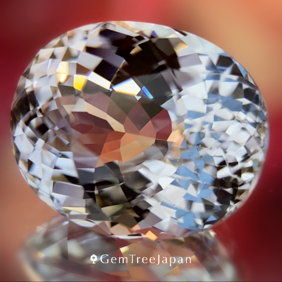 Colorless Topaz 9.196ct / Vietnam
