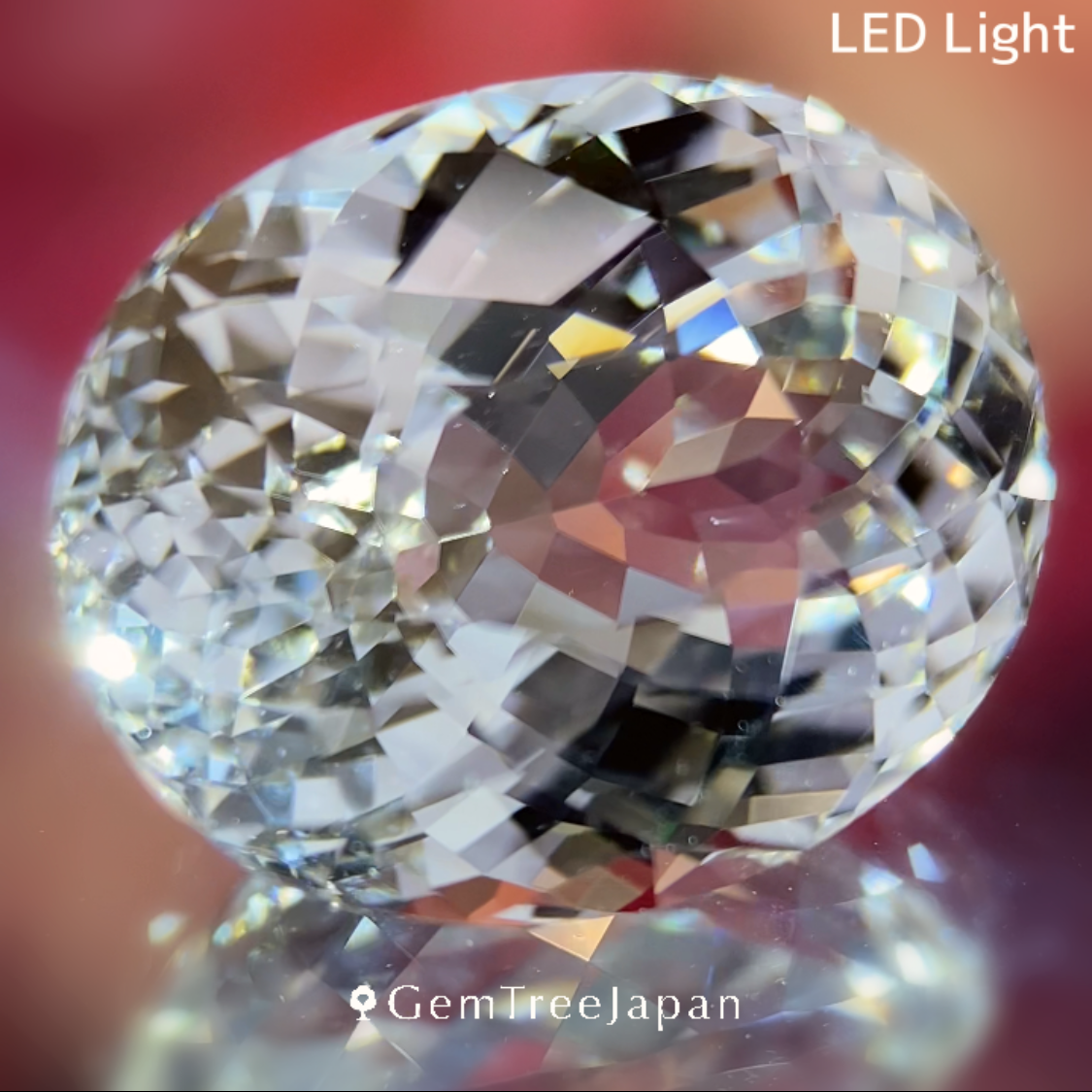 Colorless Topaz 9.196ct / Vietnam