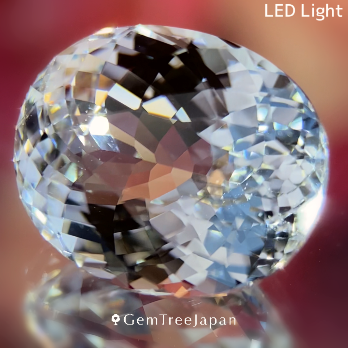 Colorless Topaz 9.196ct / Vietnam