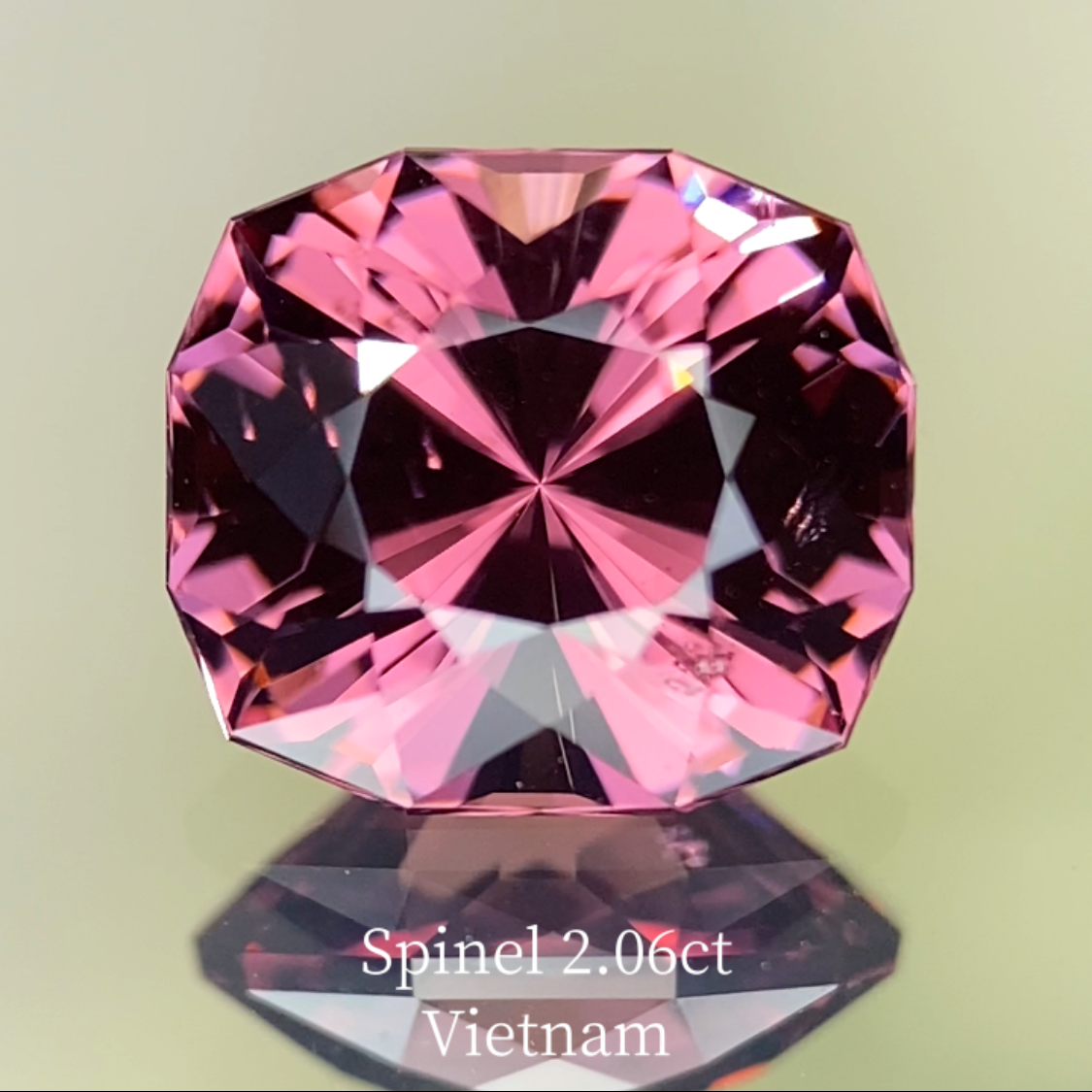 Spinel 2.067ct / Vietnam