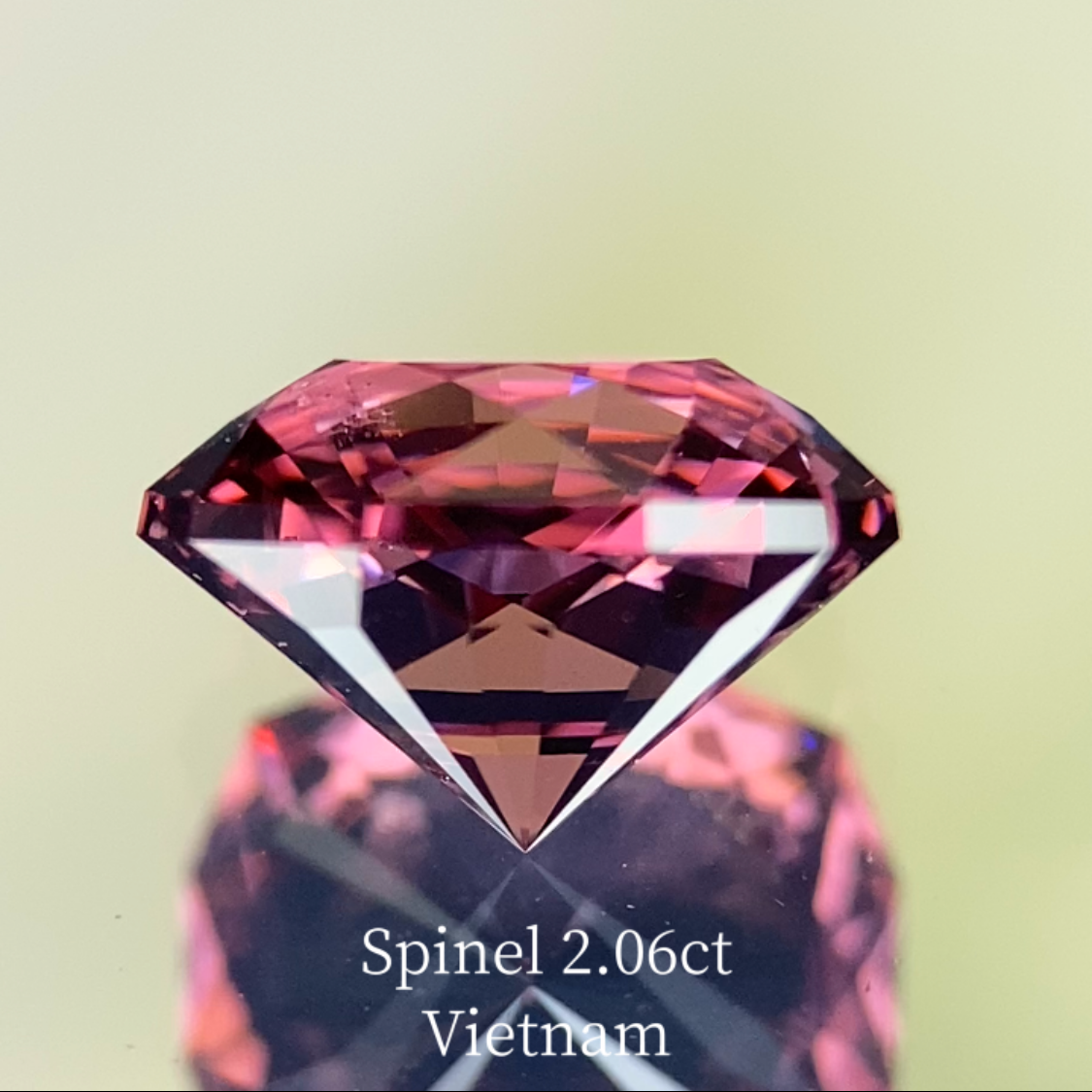 Spinel 2.067ct / Vietnam