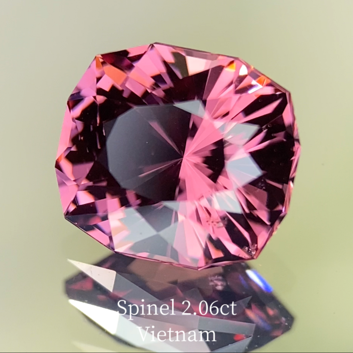 Spinel 2.067ct / Vietnam