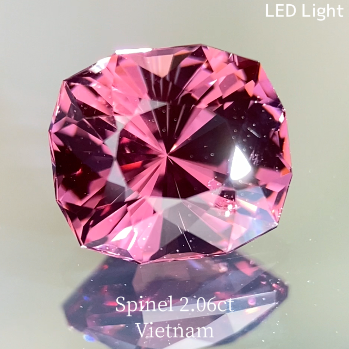 Spinel 2.067ct / Vietnam