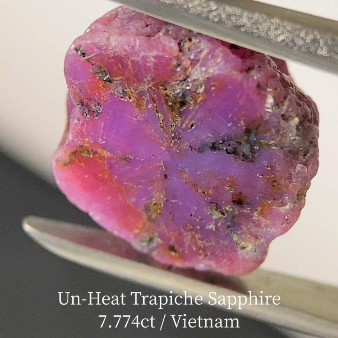 【8万円以上のお買物で無料に】Un-Heat Trapiche Sapphire 7.774ct / Vietnam
