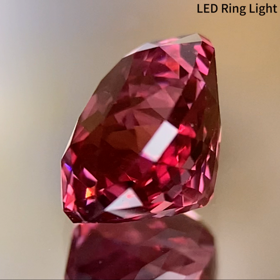 Malaya Garnet (Pyralspite) 1.992ct / Tanzania