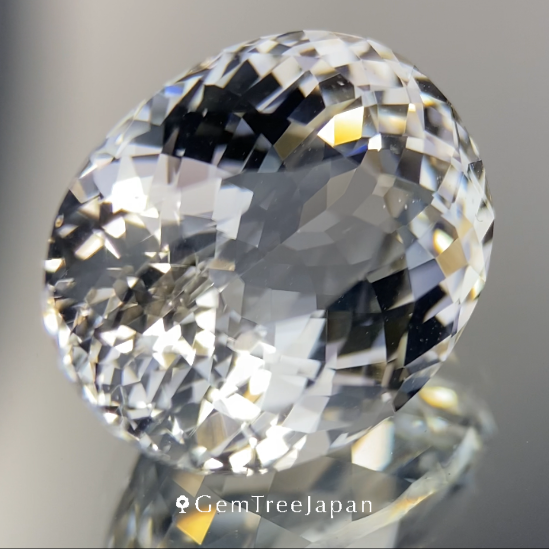 Colorless Topaz 9.196ct / Vietnam