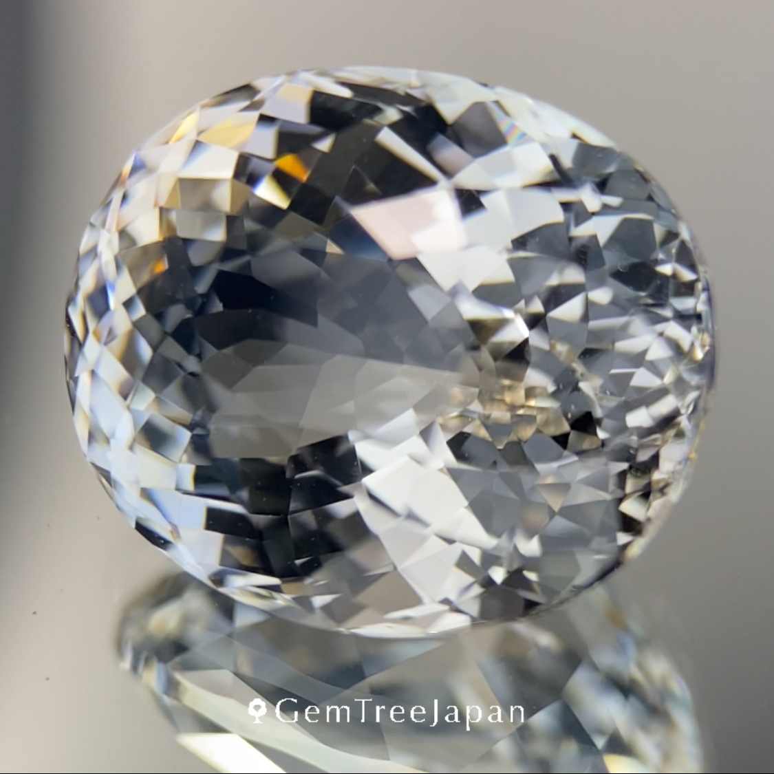 Colorless Topaz 9.196ct / Vietnam