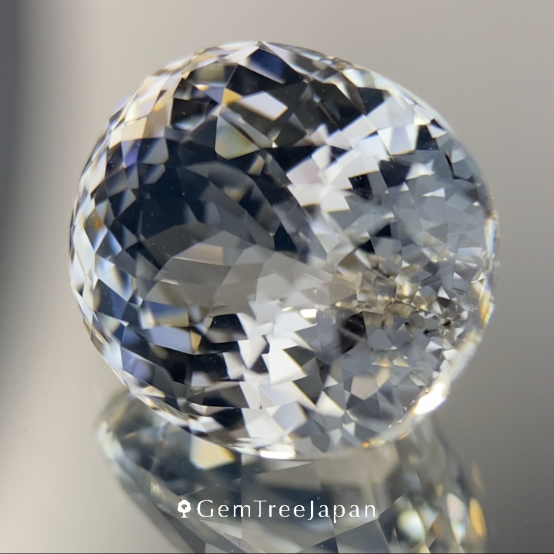 Colorless Topaz 9.196ct / Vietnam