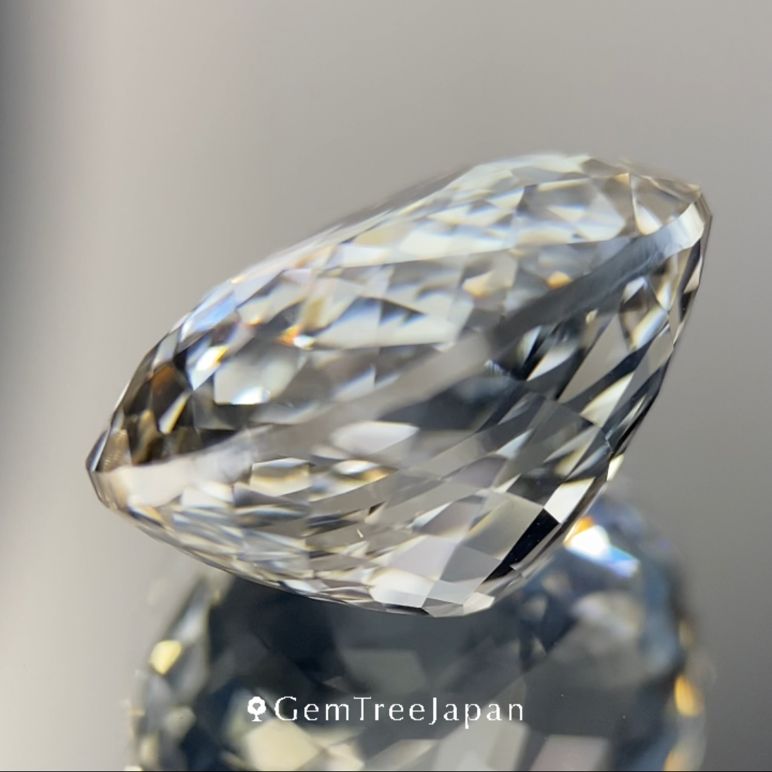 Colorless Topaz 9.196ct / Vietnam