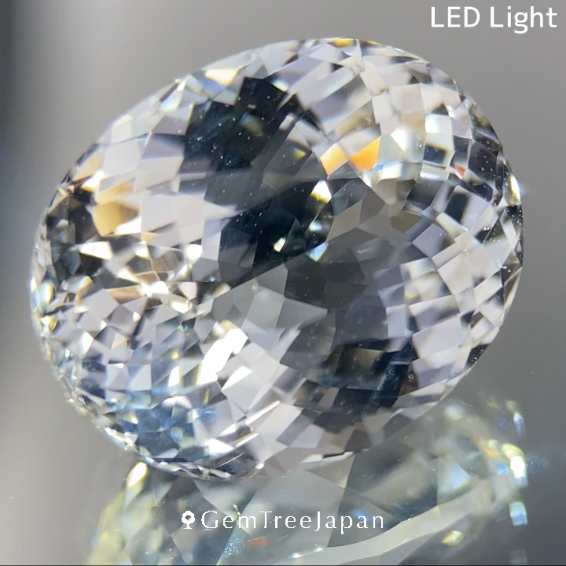 Colorless Topaz 9.196ct / Vietnam