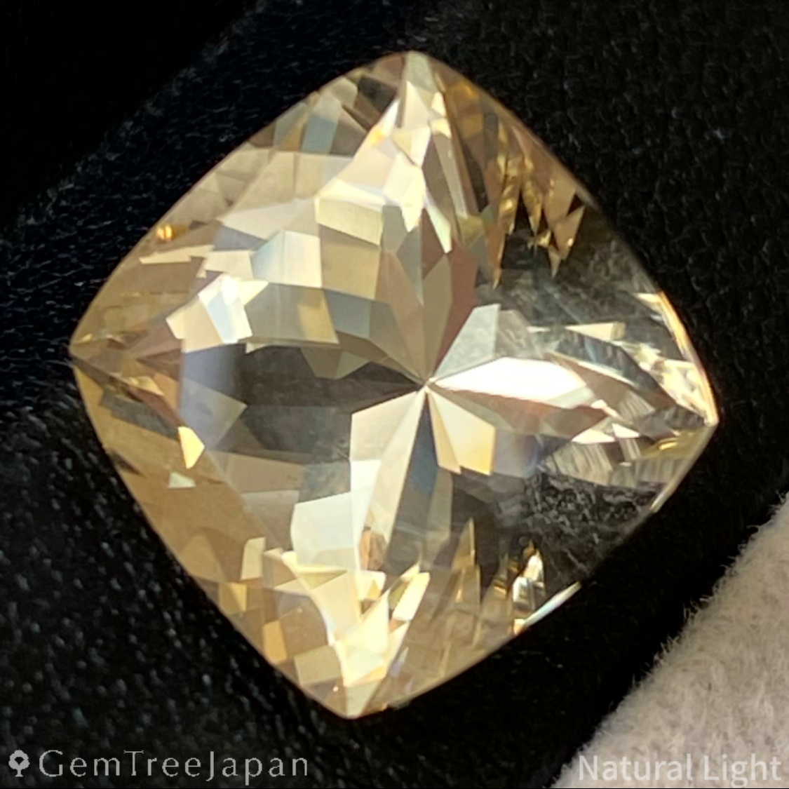 Golden Labradorite 5.86ct / Sri Lanka