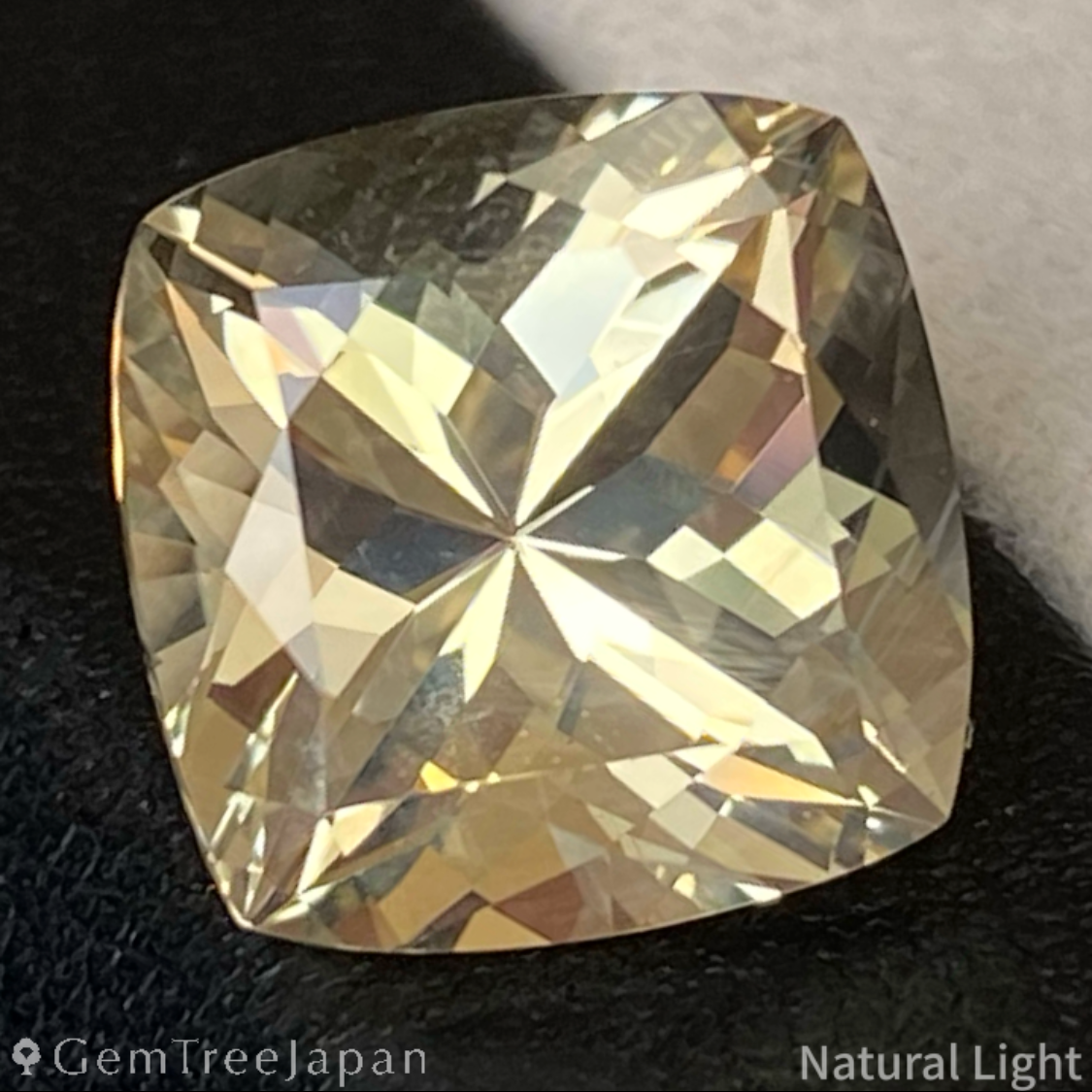 Golden Labradorite 5.86ct / Sri Lanka