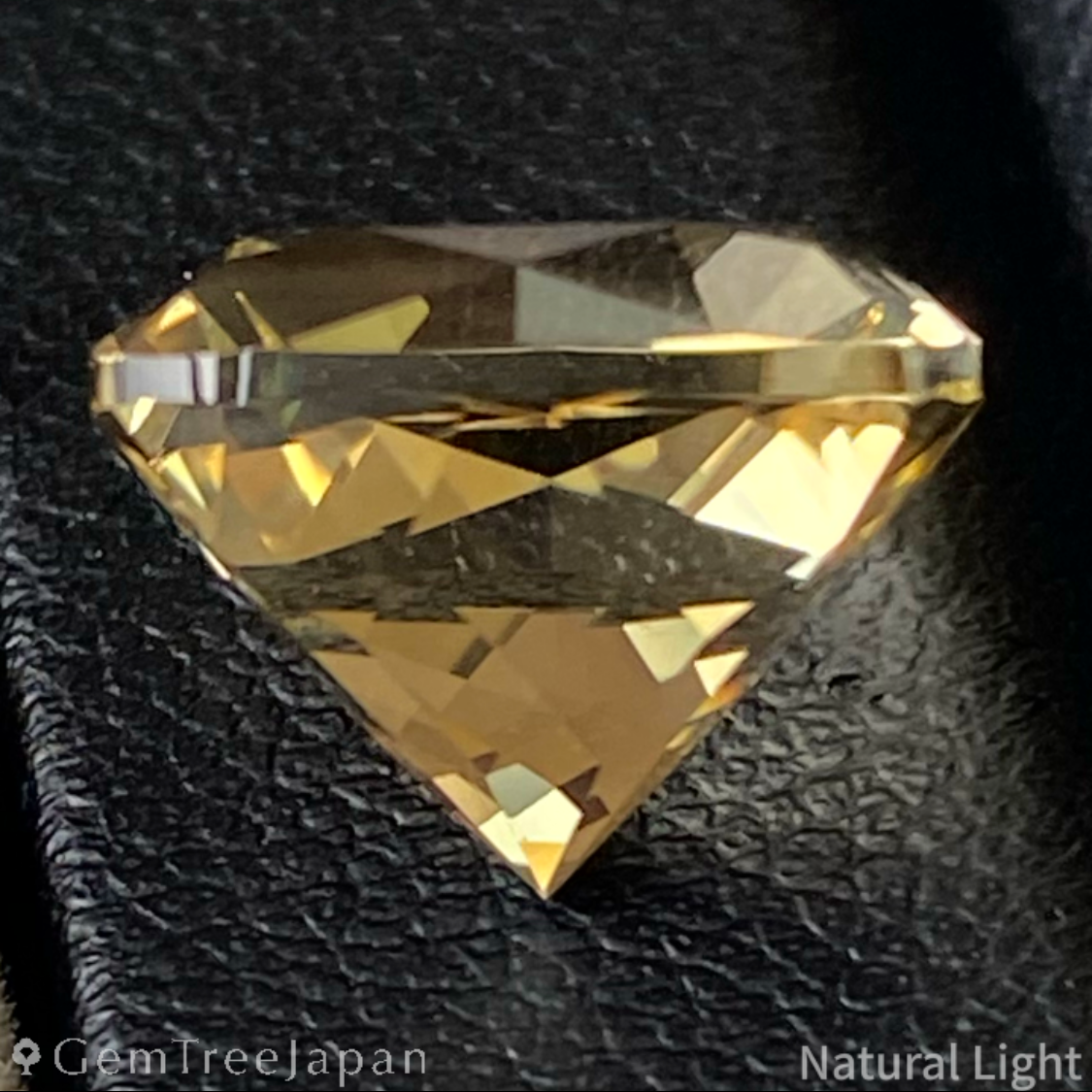 Golden Labradorite 5.86ct / Sri Lanka