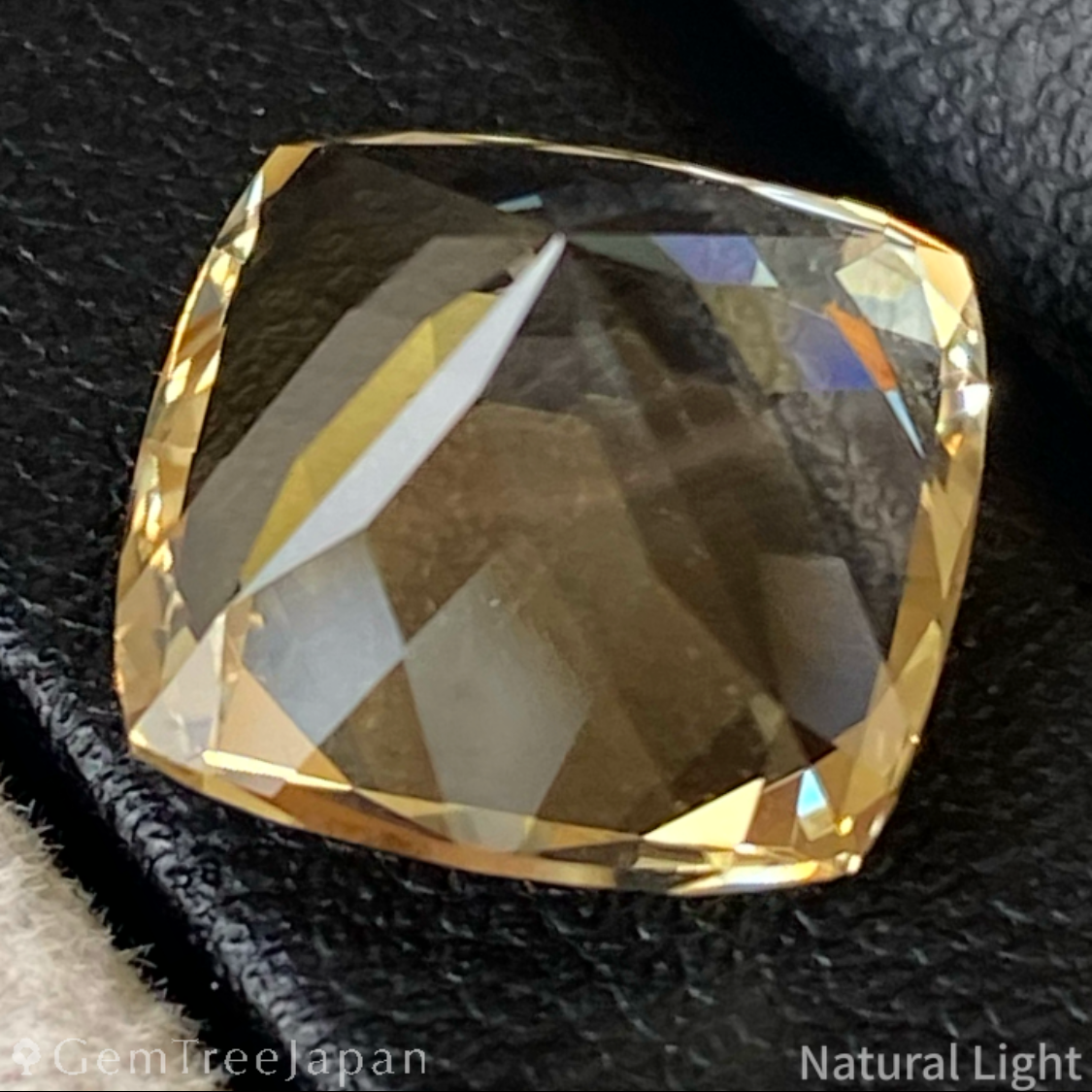 Golden Labradorite 5.86ct / Sri Lanka