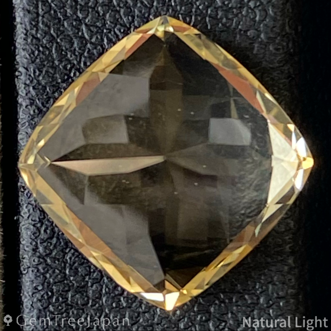 Golden Labradorite 5.86ct / Sri Lanka