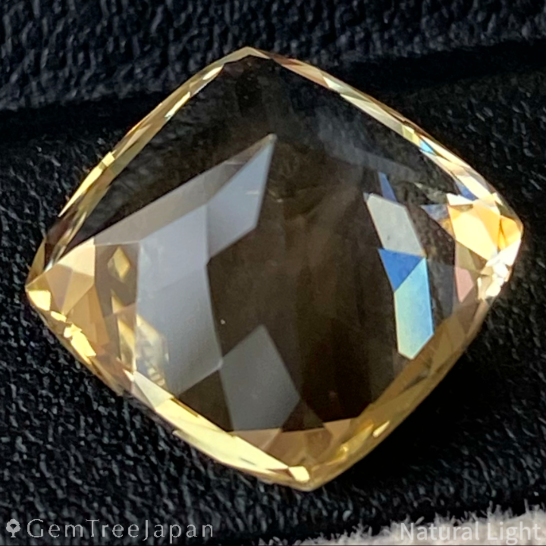 Golden Labradorite 5.86ct / Sri Lanka