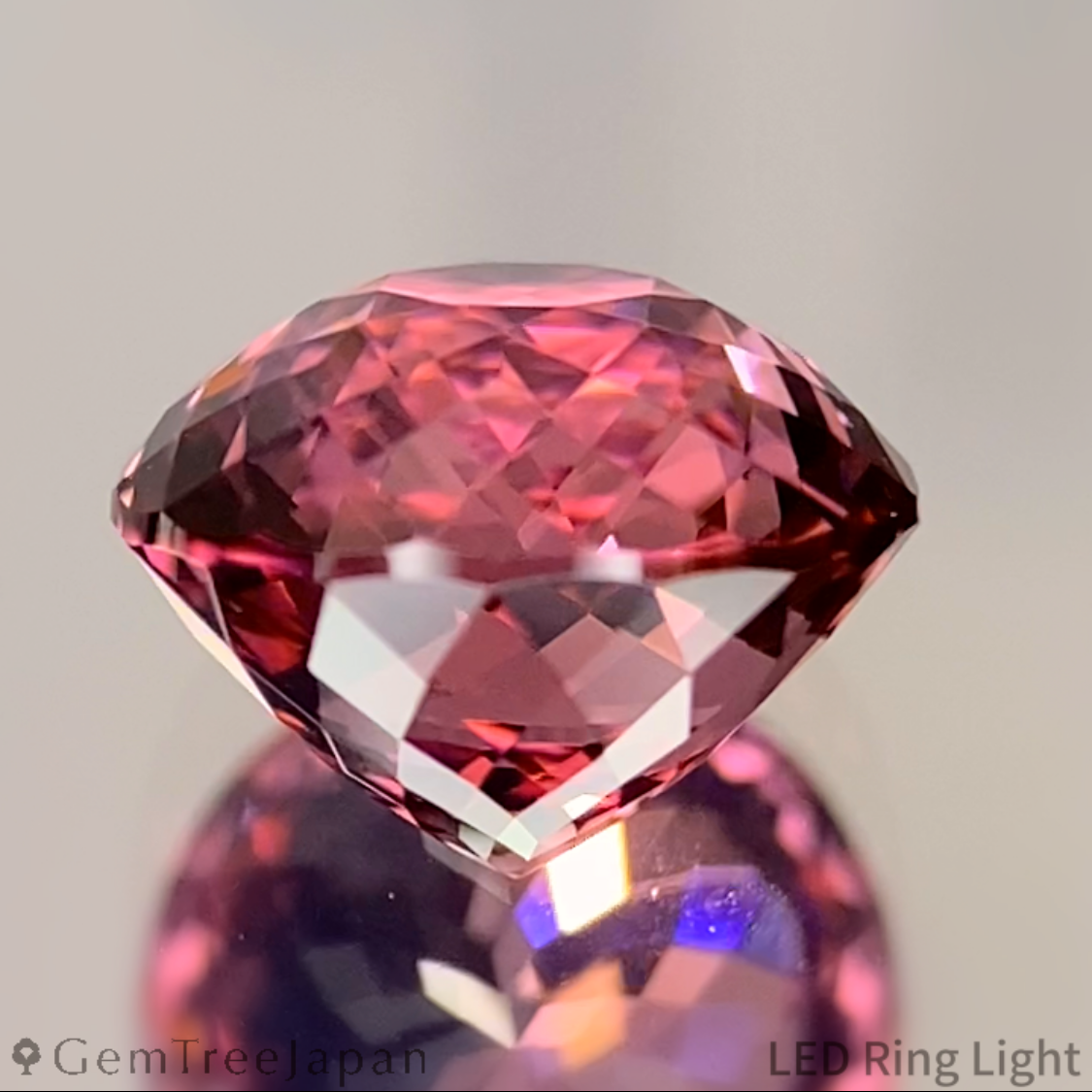 "Super Gira 170" Malaya Garnet 2.21ct / Tanzania