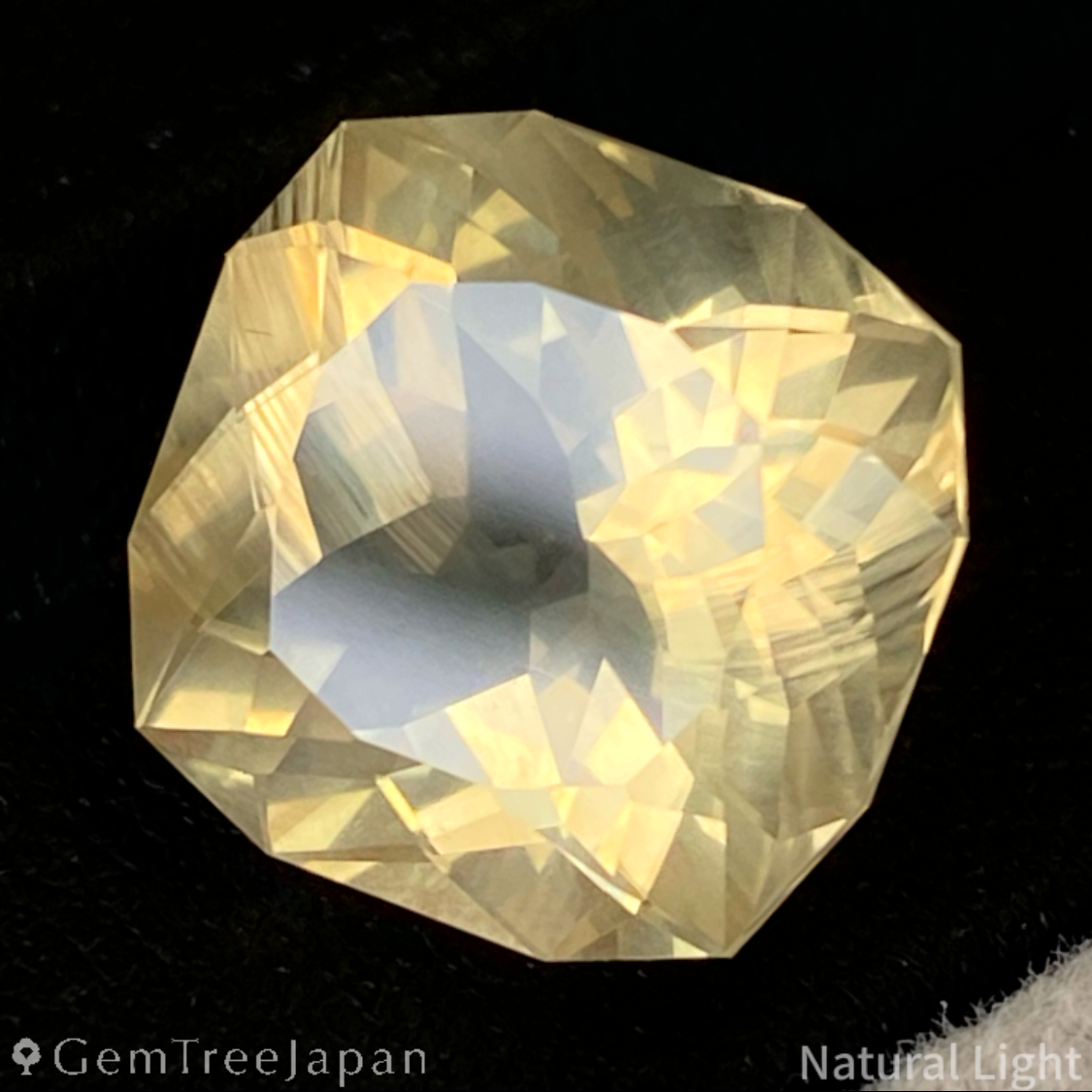 Golden Labradorite 6.818ct / Sri Lanka