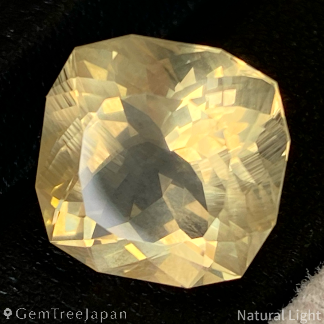 Golden Labradorite 6.818ct / Sri Lanka
