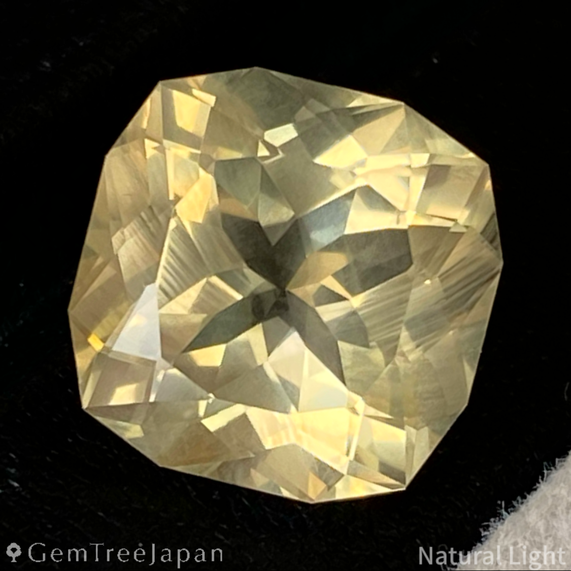 Golden Labradorite 6.818ct / Sri Lanka