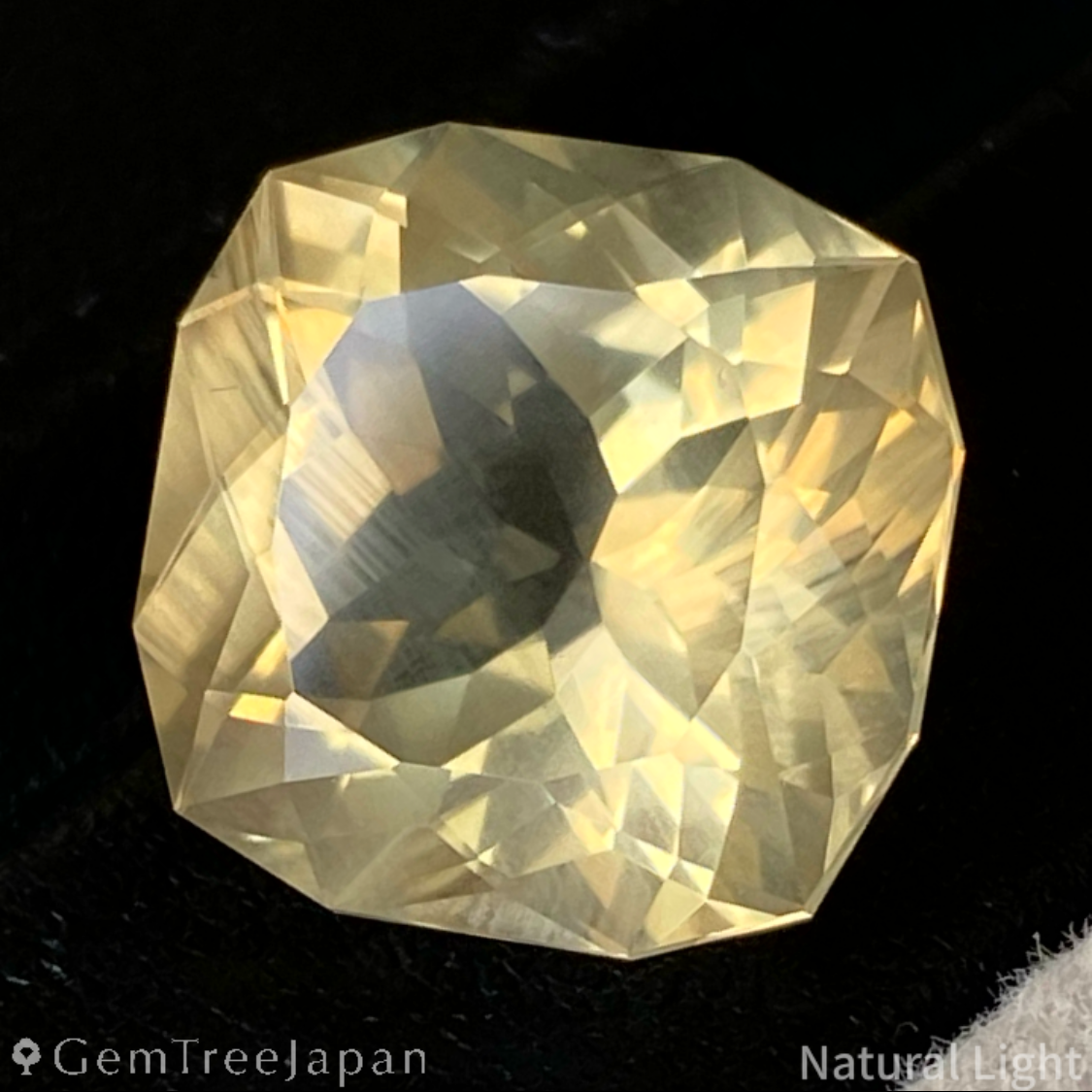 Golden Labradorite 6.818ct / Sri Lanka
