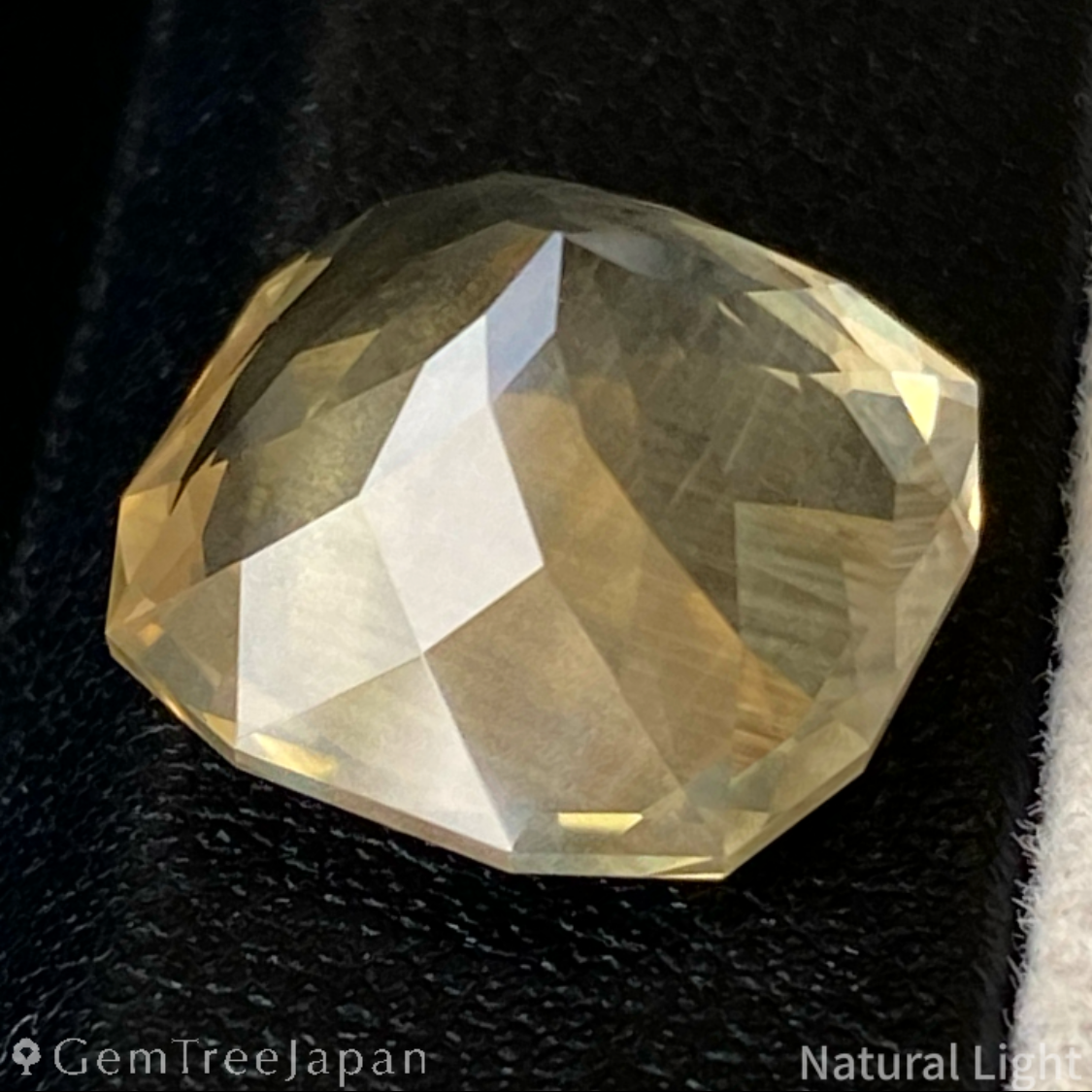 Golden Labradorite 6.818ct / Sri Lanka