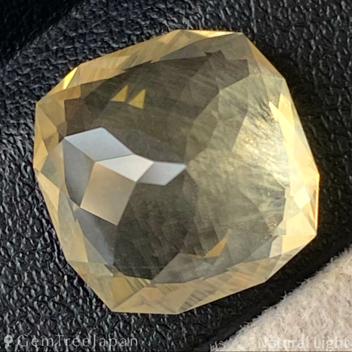 Golden Labradorite 6.818ct / Sri Lanka