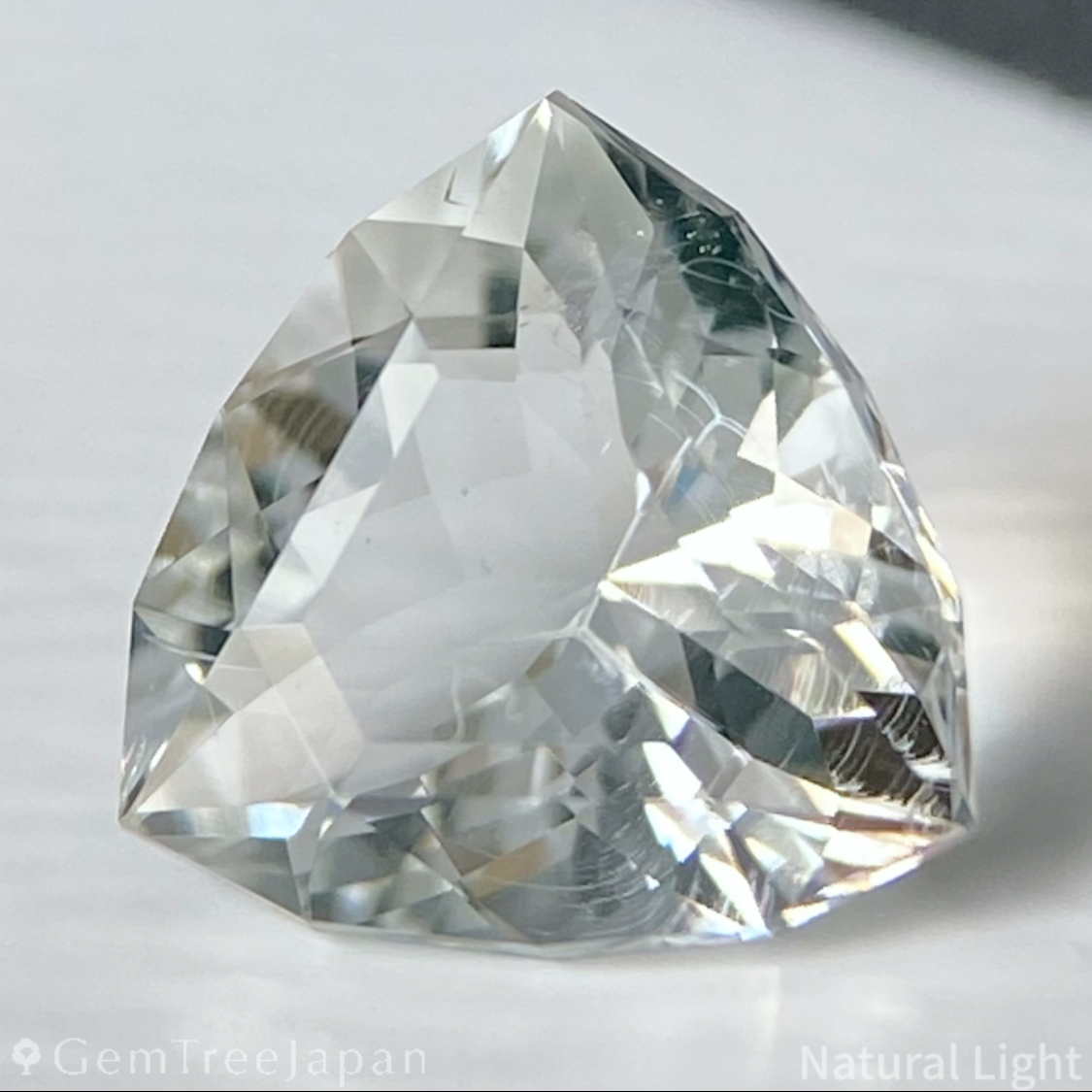 Hyalite Opal 1.071ct / Hungary